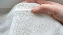 Ako sa zbaviť chuchvalcov na oblečení bez práčky: účinné metódy, o ktorých ste určite nevedeli