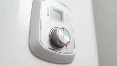 Aká je optimálna teplota, ktorú treba nastaviť na kotle, aby sa šetrila elektrická energia?