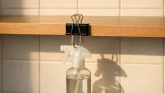 Dvojitý klip ako domáci zázrak: 3 triky na plávajúce skladovanie bez vŕtania